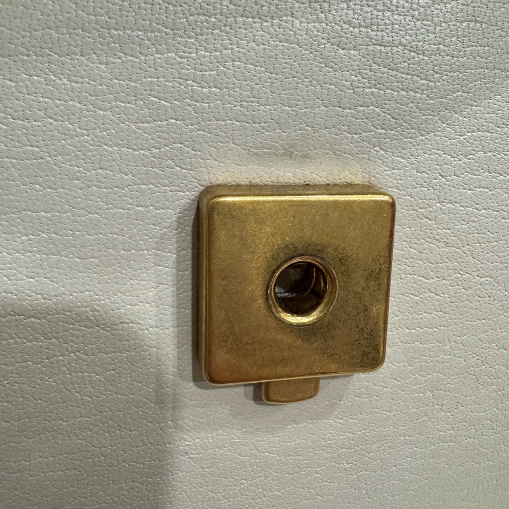 Gucci Chic Black Clutch with Gold Accents and Sleek Design - Picture 10 of 14